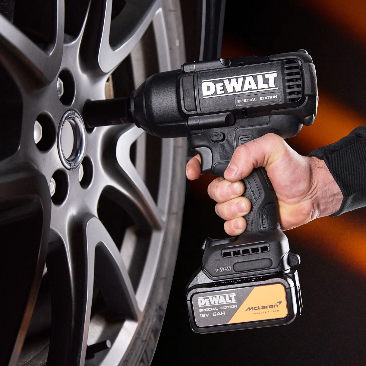 Avvitatore a impulsi Dewalt McLaren DCF99MP2T-QW 18V 5Ah