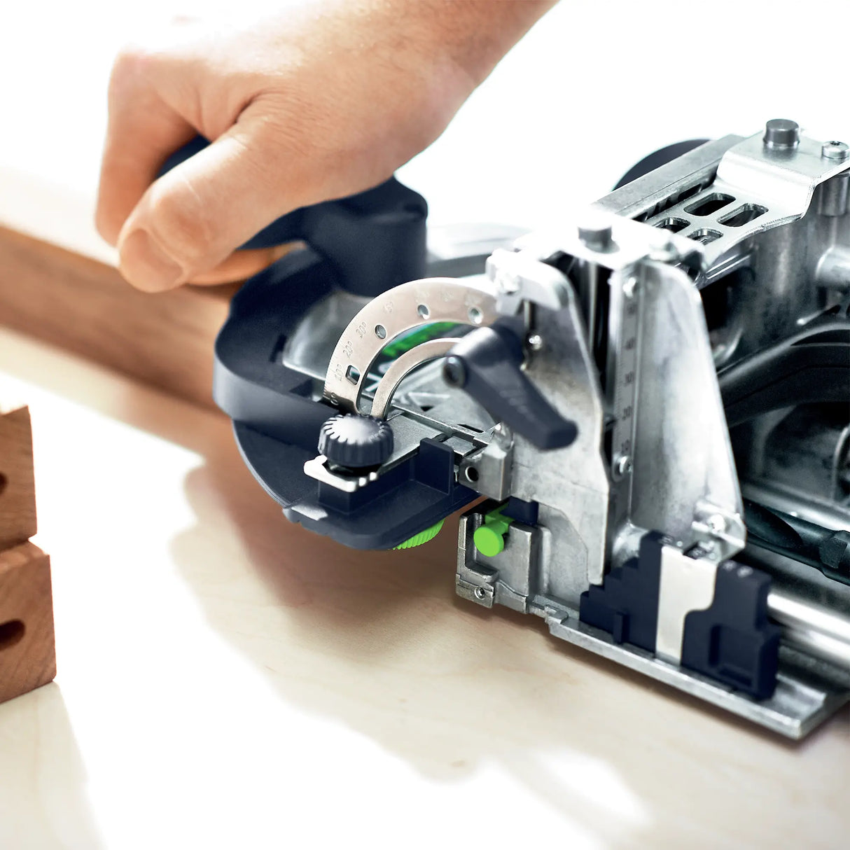 Fresatrice per giunzioni Festool DF 700 EQ-Plus 720W