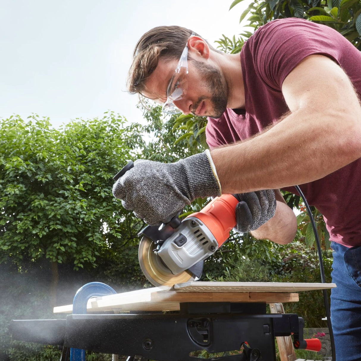 Smerigliatrice angolare Black+Decker BEG010-QS 710W